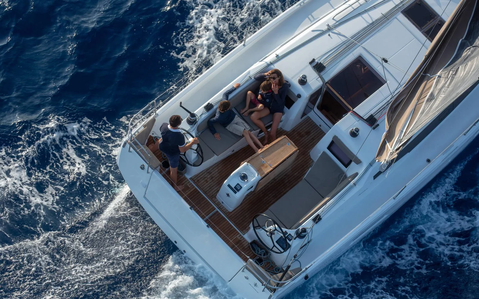 Jeanneau Sun Odyssey 410 sailing from the official model page