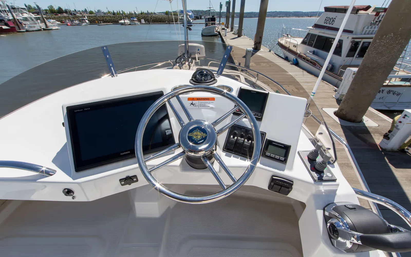 Ranger Tugs R-29 CB on builder photography